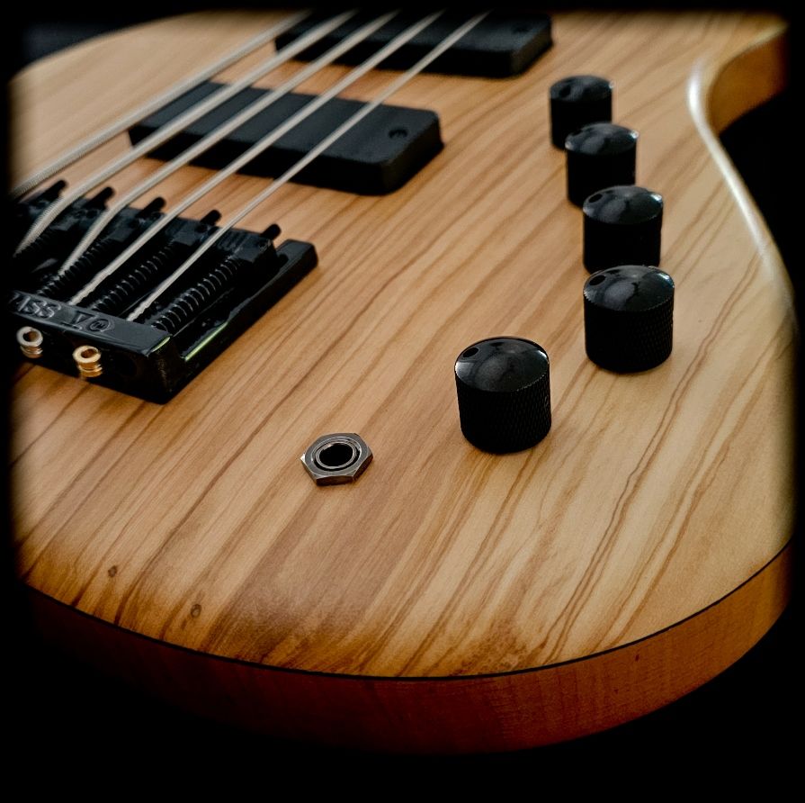 Electric bass body